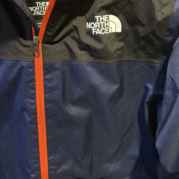 NEW North Face coat size XL 18/20 boys - Picture 3 of 8